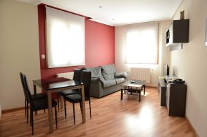 Apartamento rural de dos habitaciones con terraza con vistas al río Narcea en El Rincón de Limés (Asturias)
